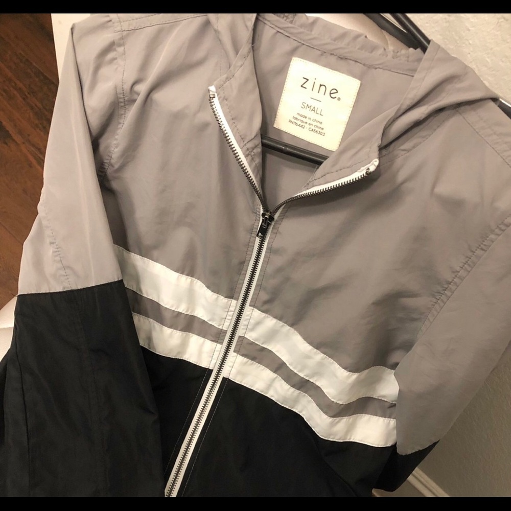 Vintage Black,white and grey windbreaker 💨